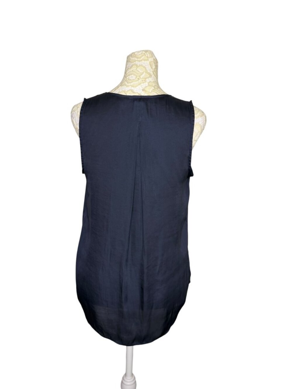 Banana Republic Satin Blouse Top Shirt Pleated V Neck Sleeveless Navy Blue XS - Picture 3 of 5